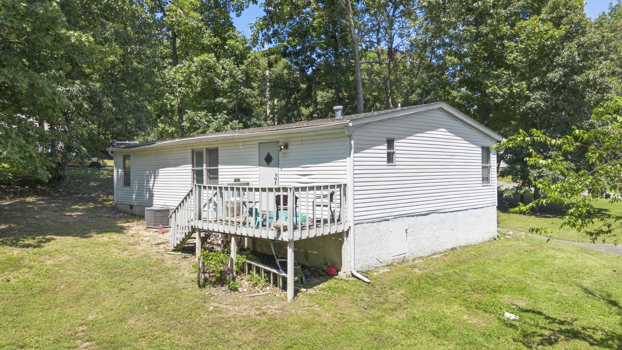 210 W Meadows Ln, NE