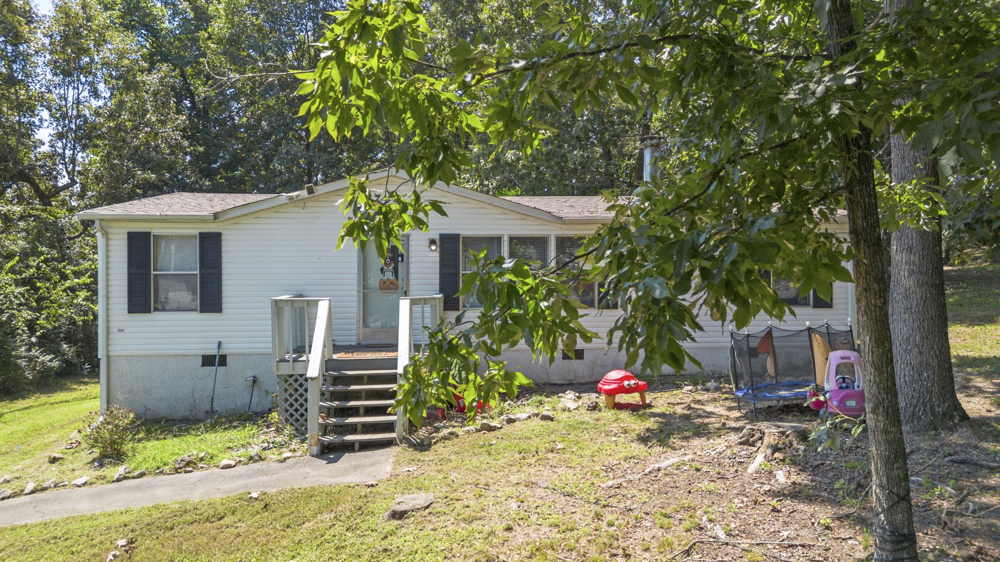210 W Meadows Ln, NE
