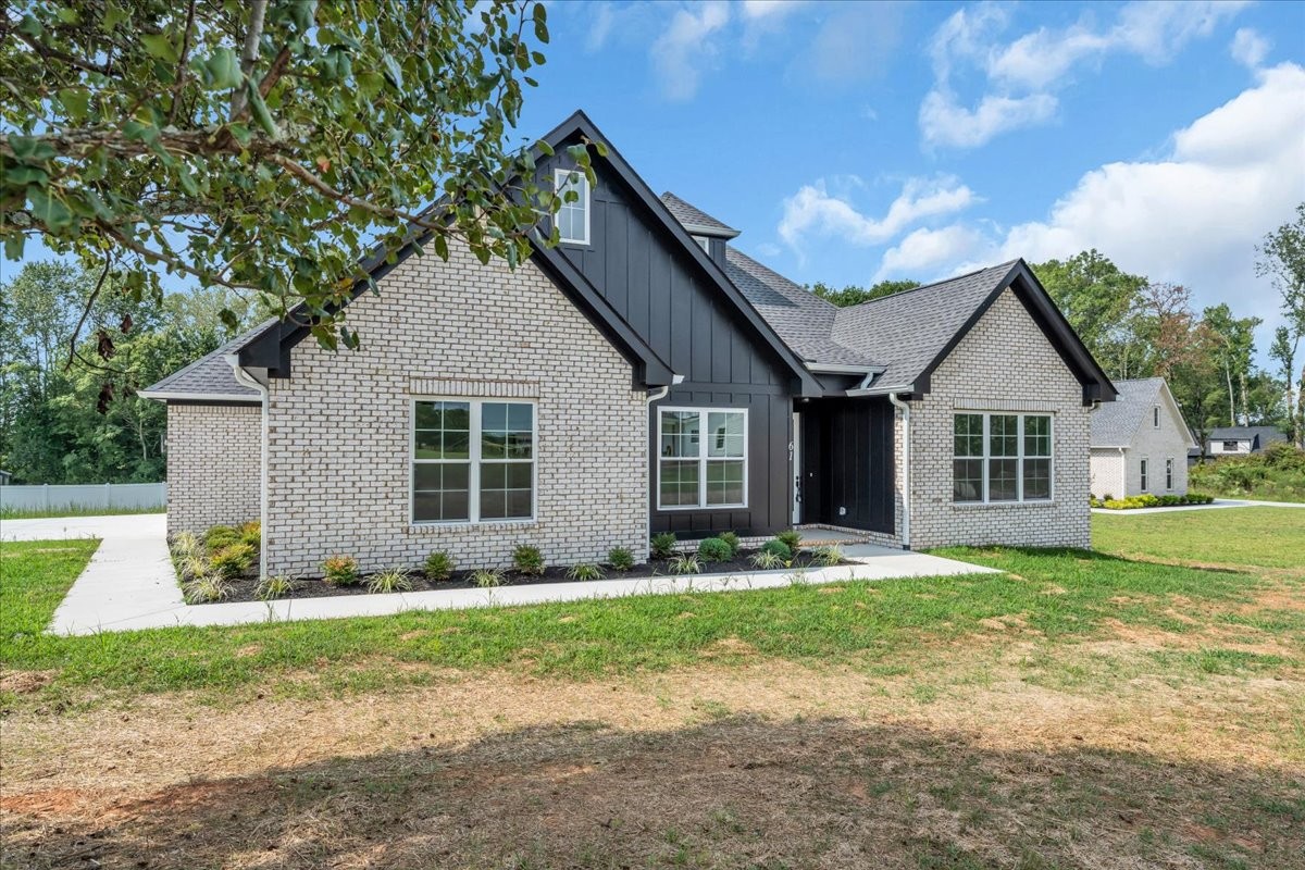 61 Hickory Grove Dr