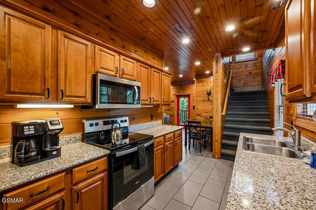 807 Great Smoky Way