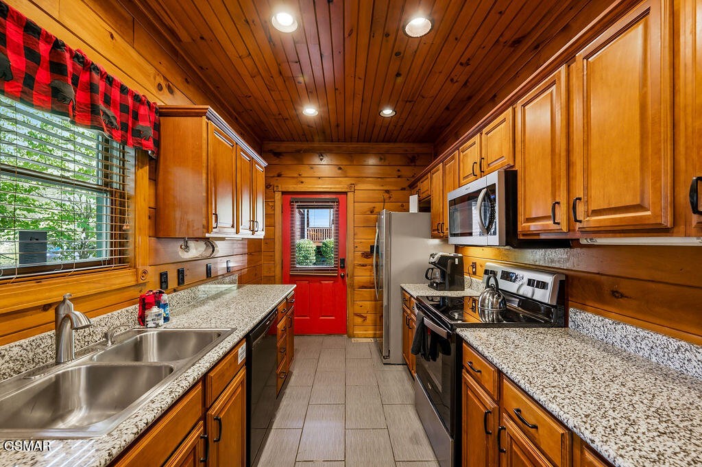 807 Great Smoky Way