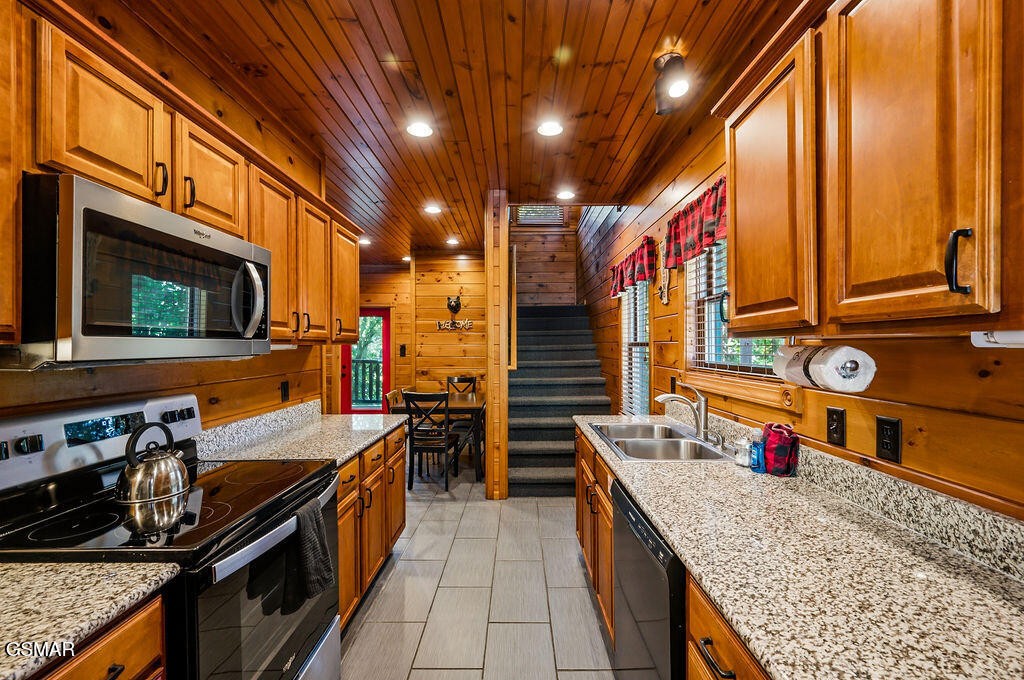 807 Great Smoky Way