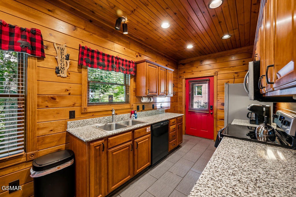 807 Great Smoky Way