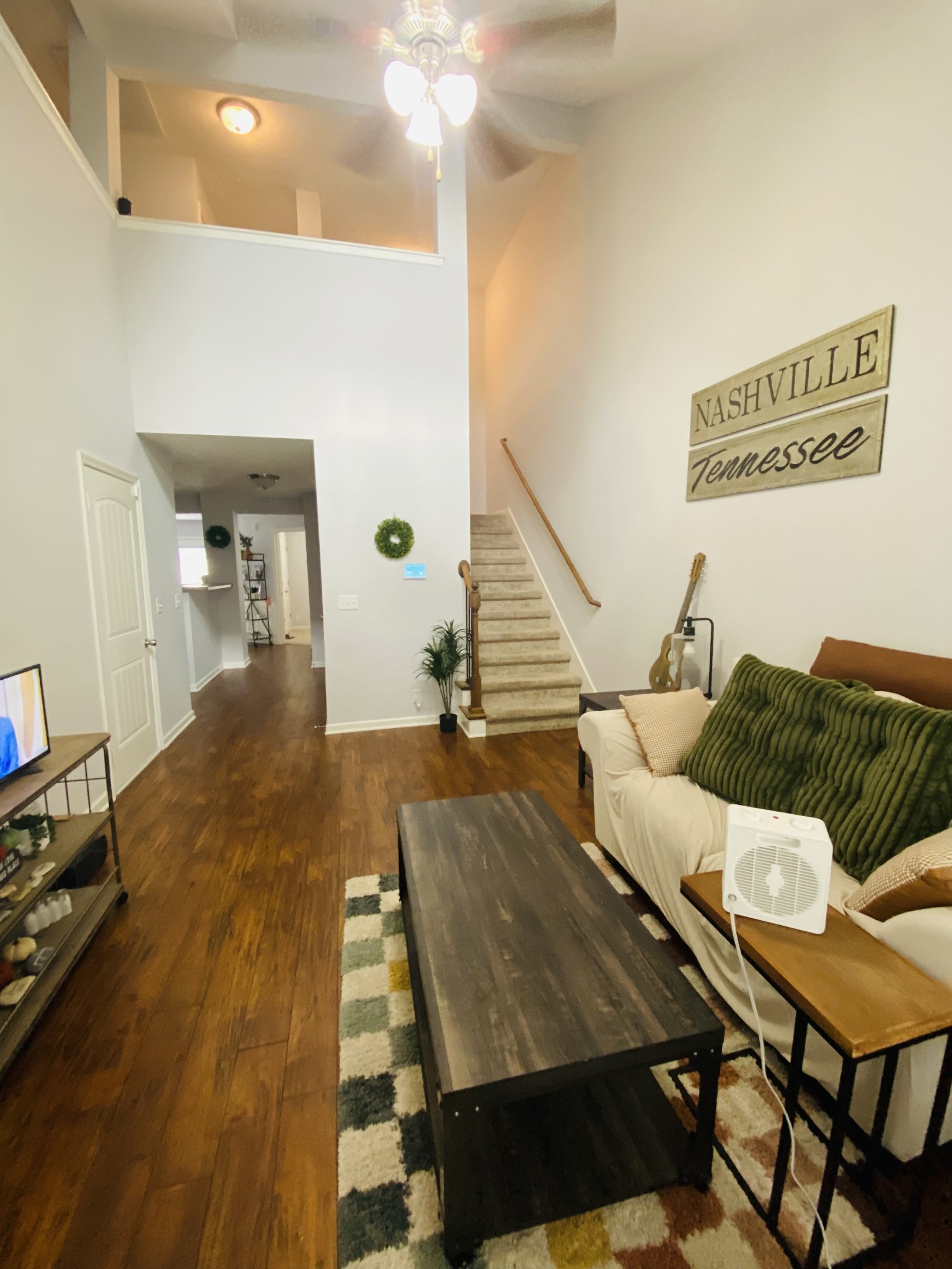 909 Granville Dr