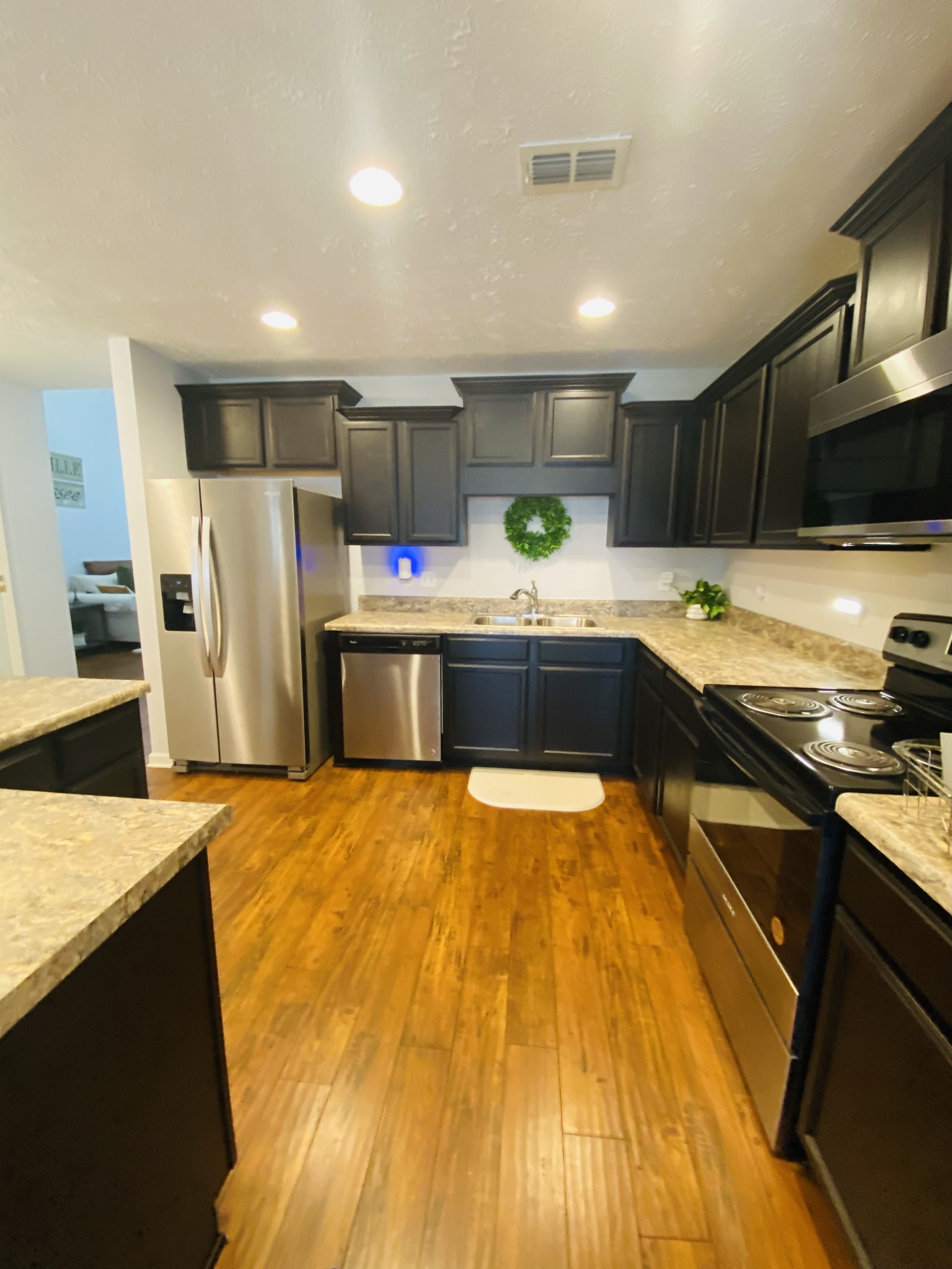 909 Granville Dr