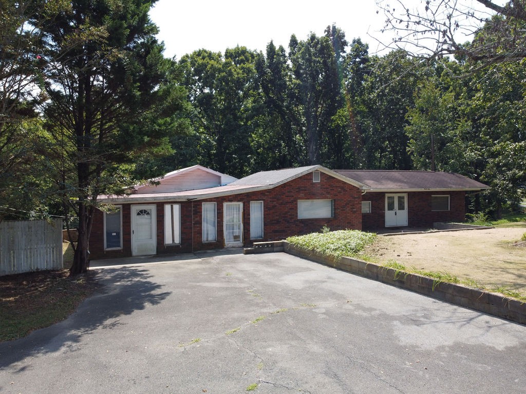 970 Highway 39, E