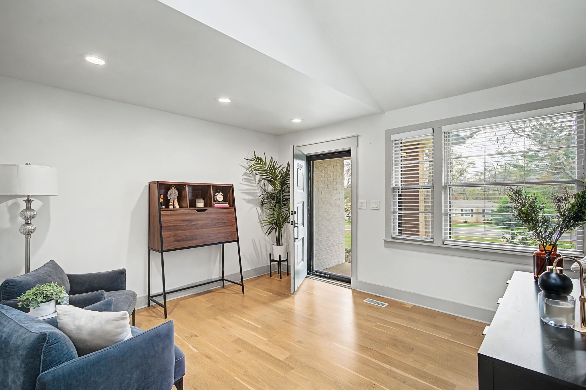 4912 Trousdale Dr