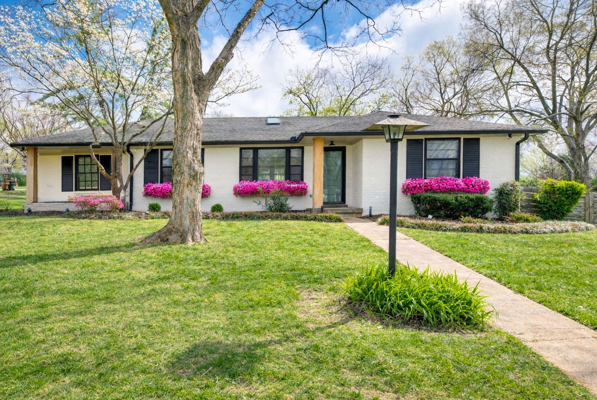 4912 Trousdale Dr