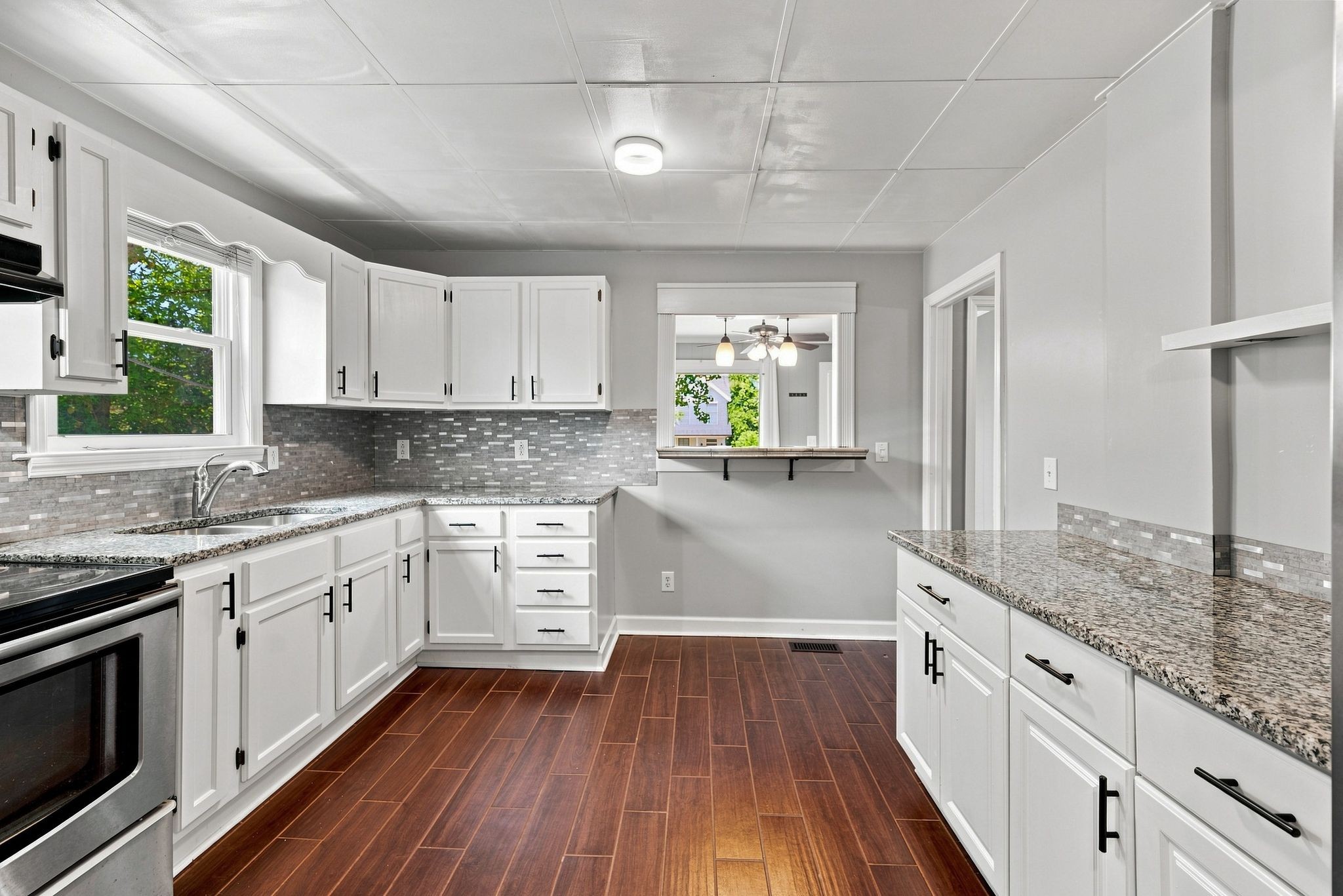 932 West Ave