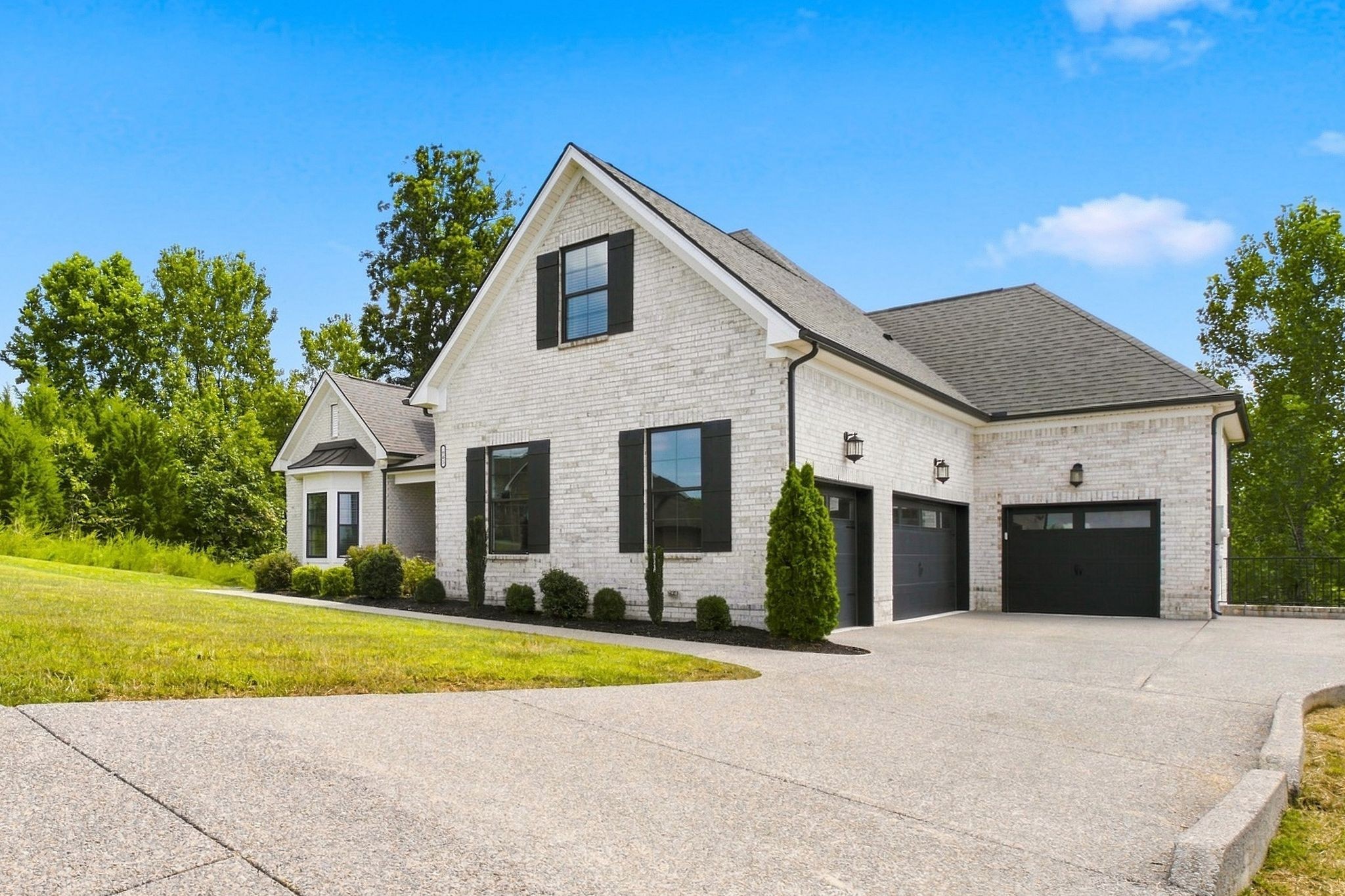 805 Saddle Ridge Dr