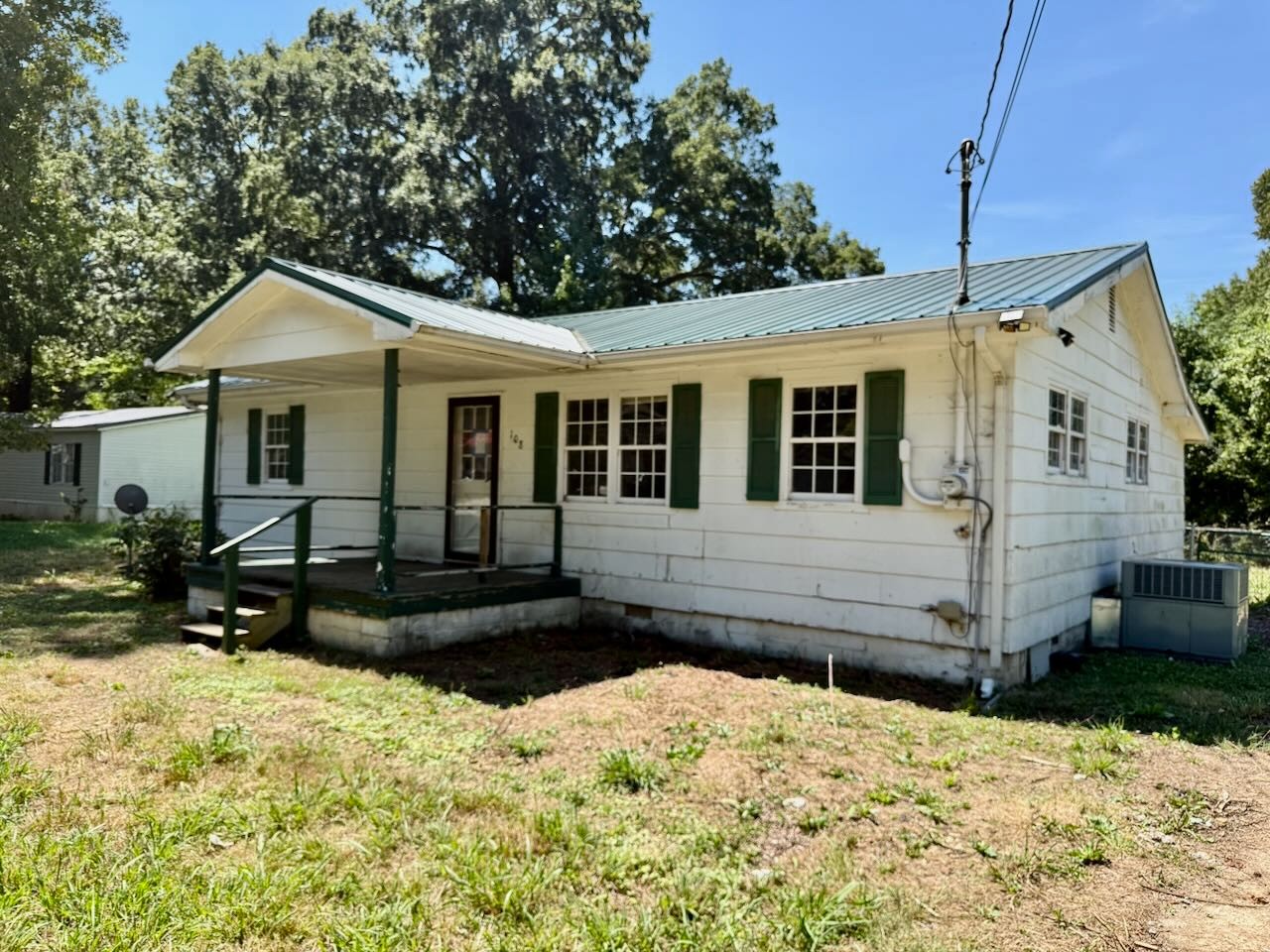 108 Oakwood Dr