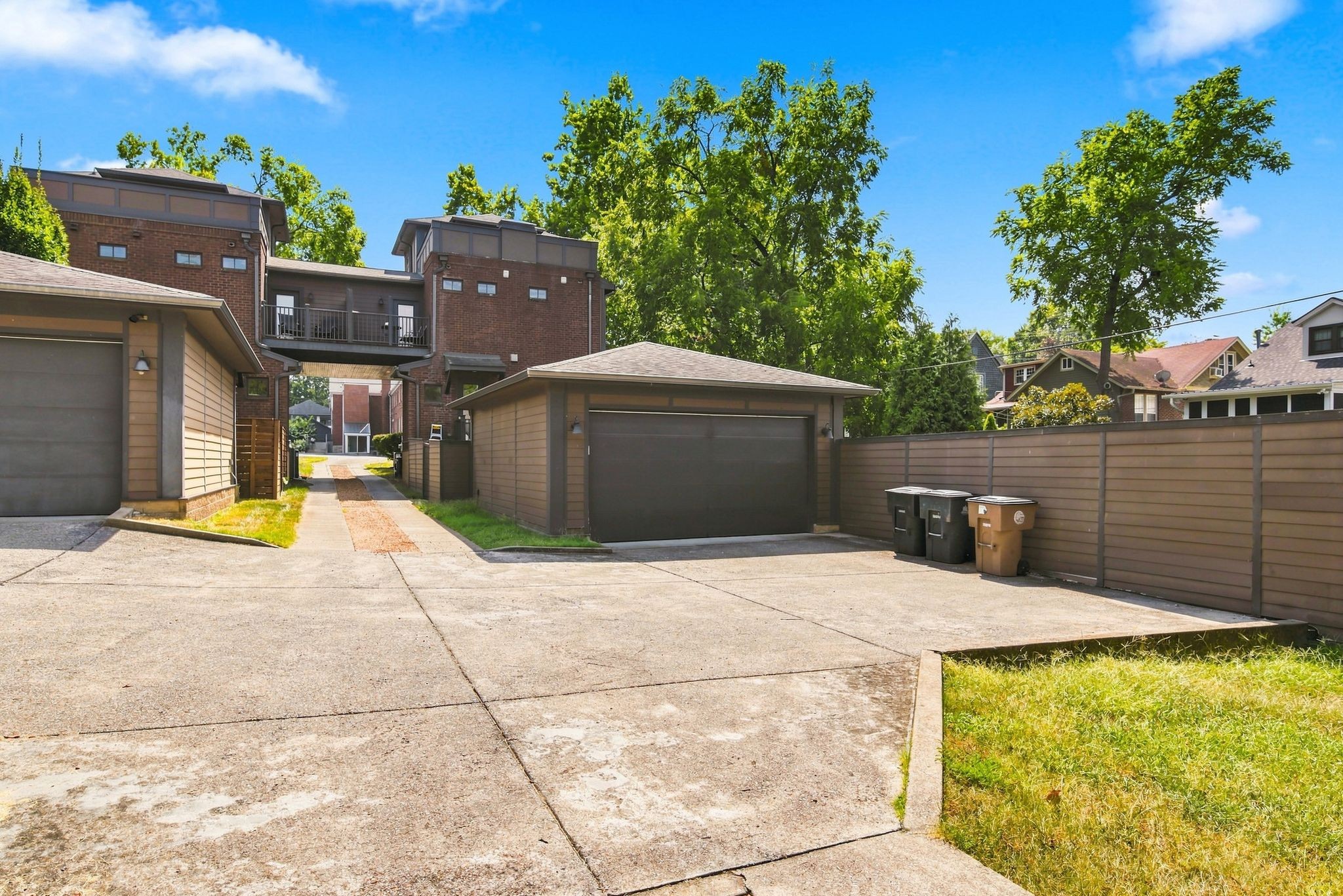 928 Caruthers Ave