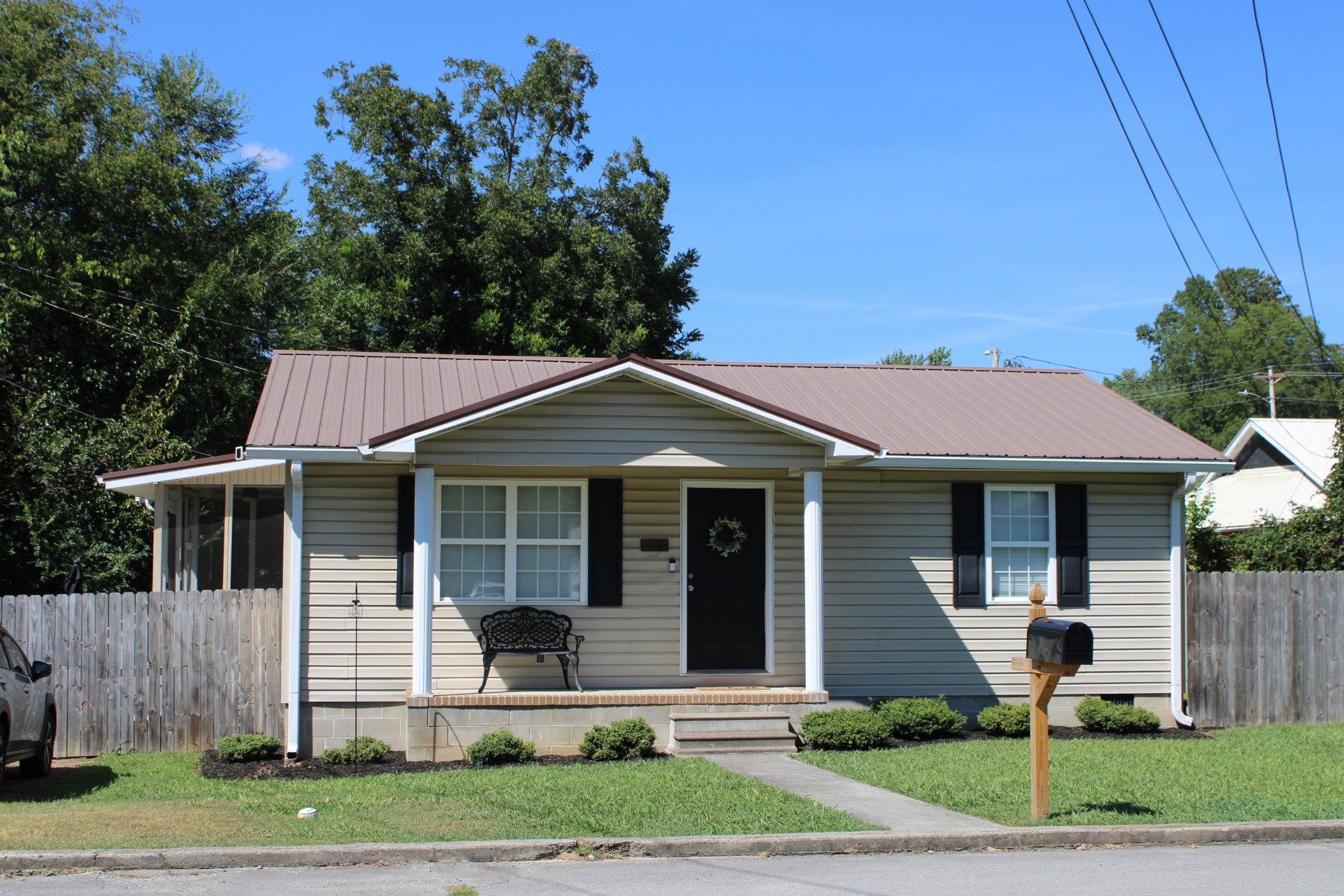 102 Madison St