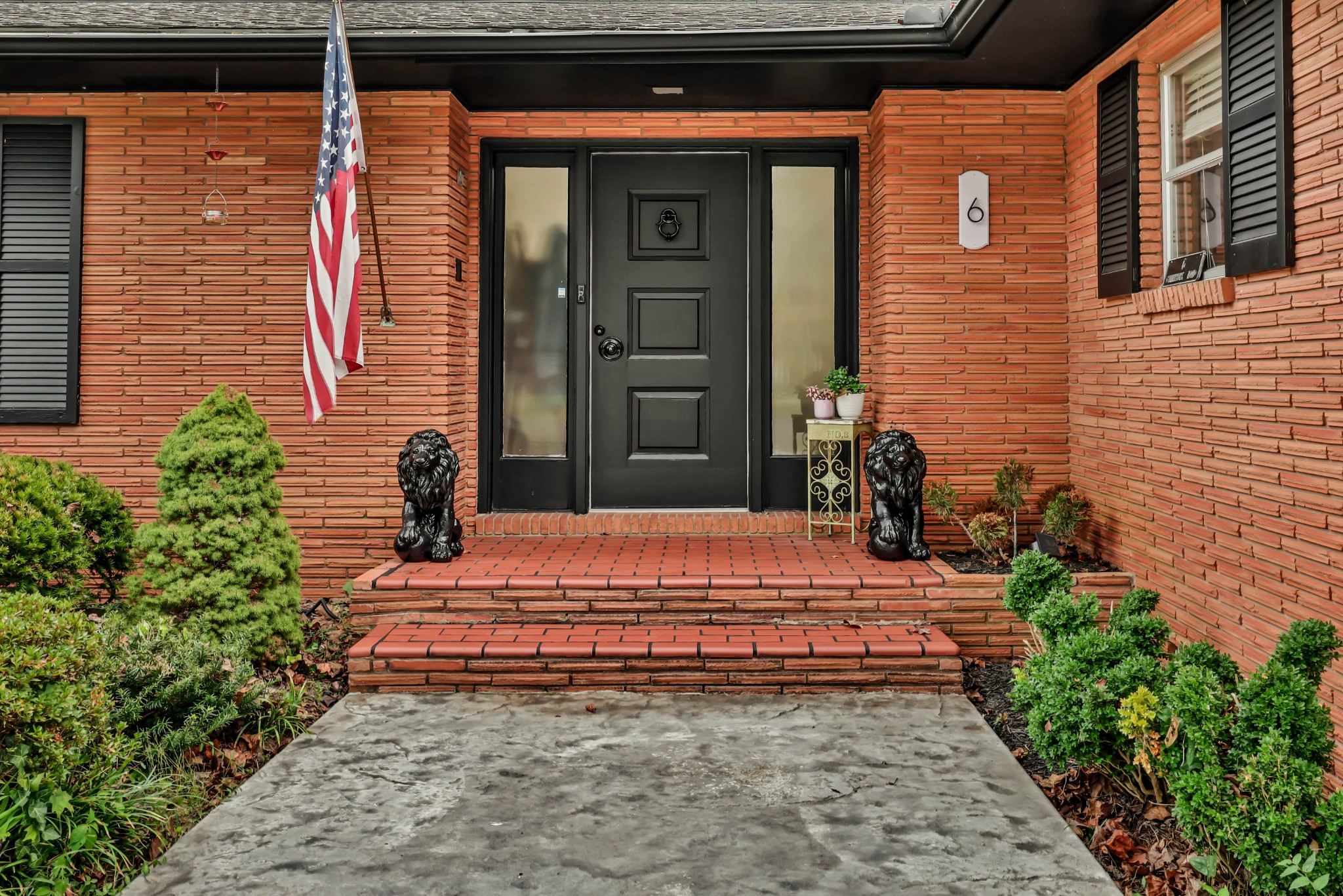 6 Canterbury Rd