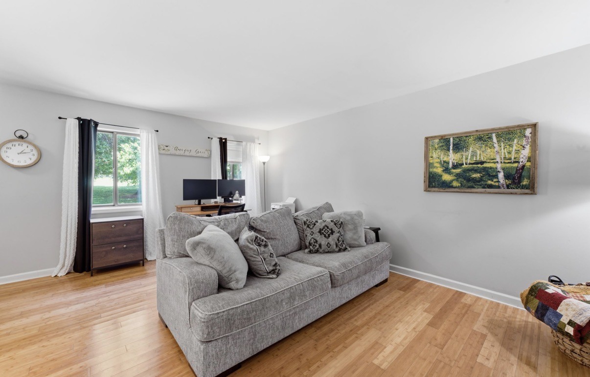 258 Lake Chateau Dr
