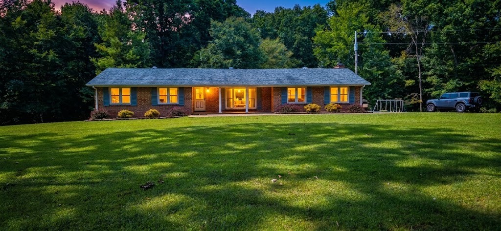907 Asbury Dr