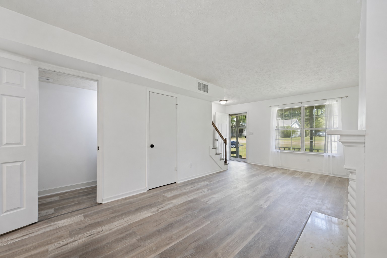 733 Lake Terrace Dr