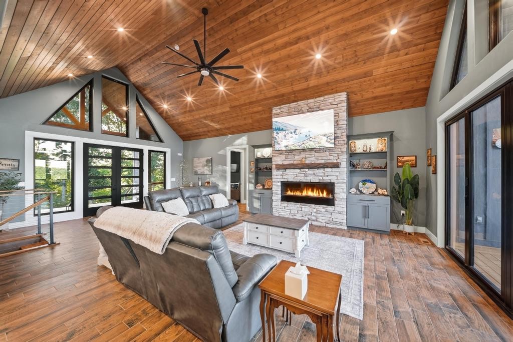 1200 Pine Orchard Rd