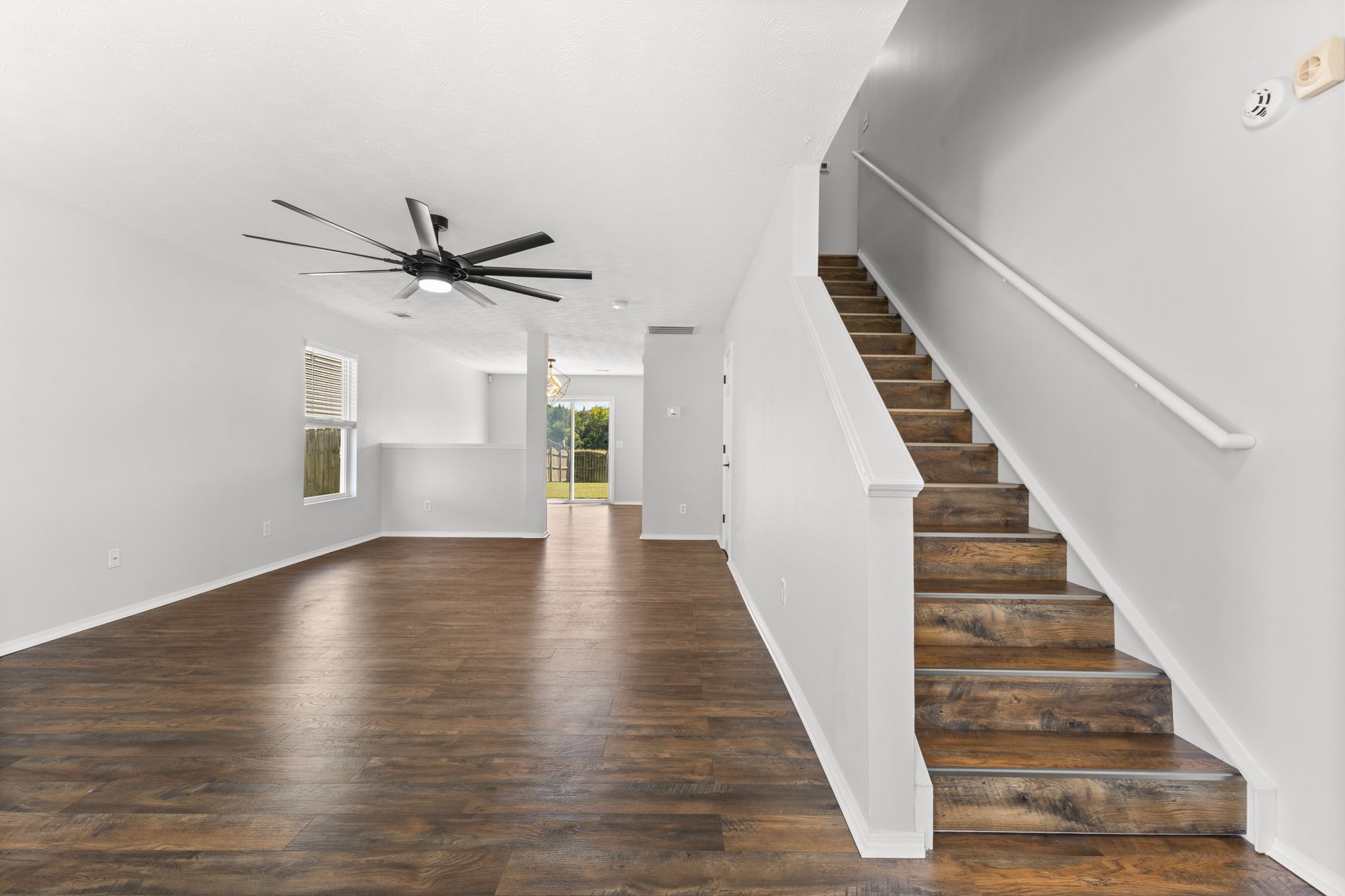 2879 Creekbend Dr