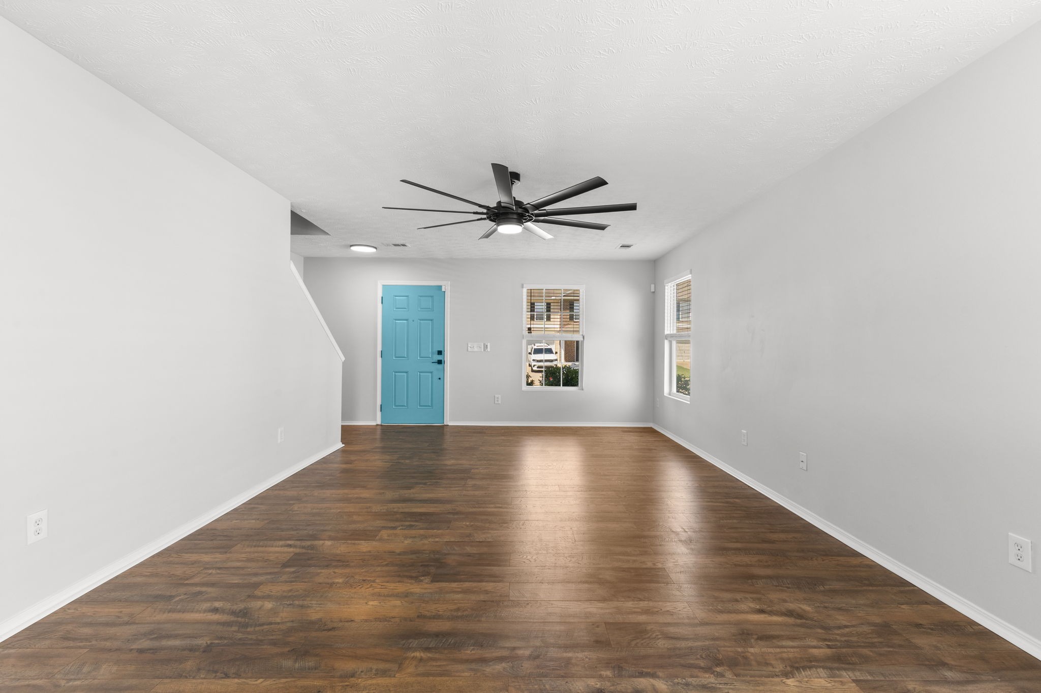 2879 Creekbend Dr