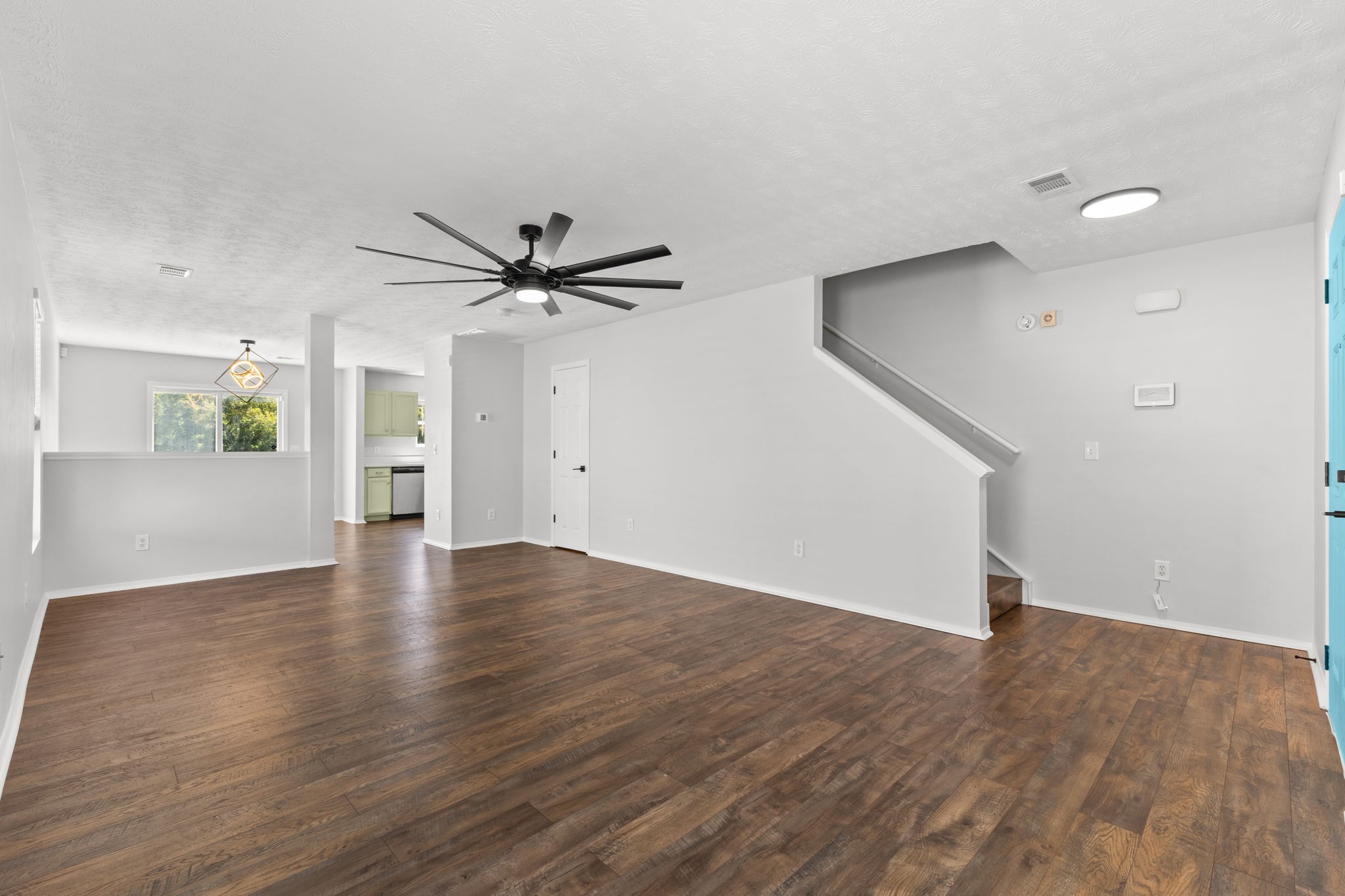 2879 Creekbend Dr