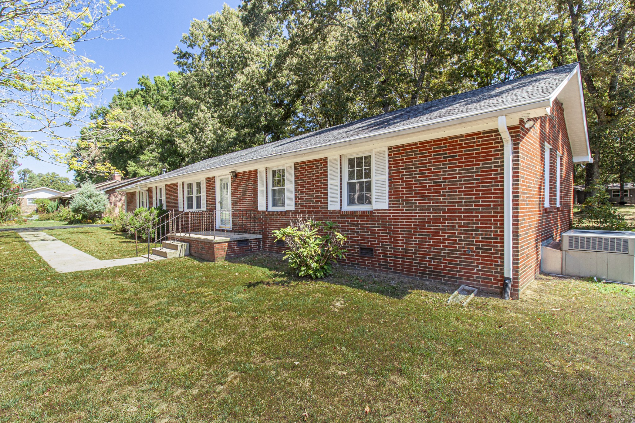 214 Crestwood Dr