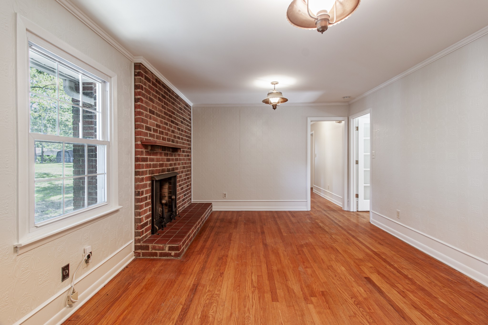 214 Crestwood Dr