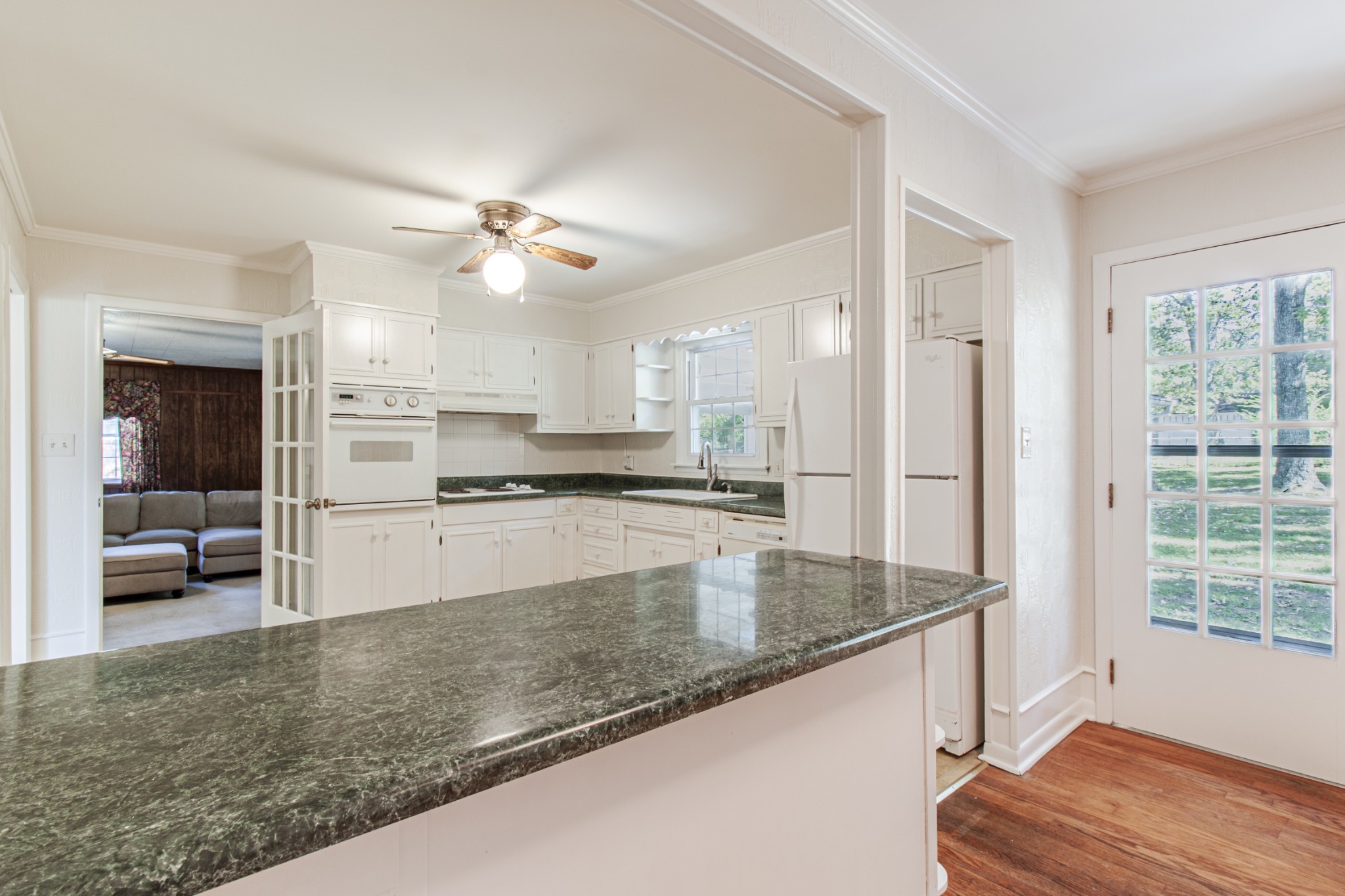 214 Crestwood Dr
