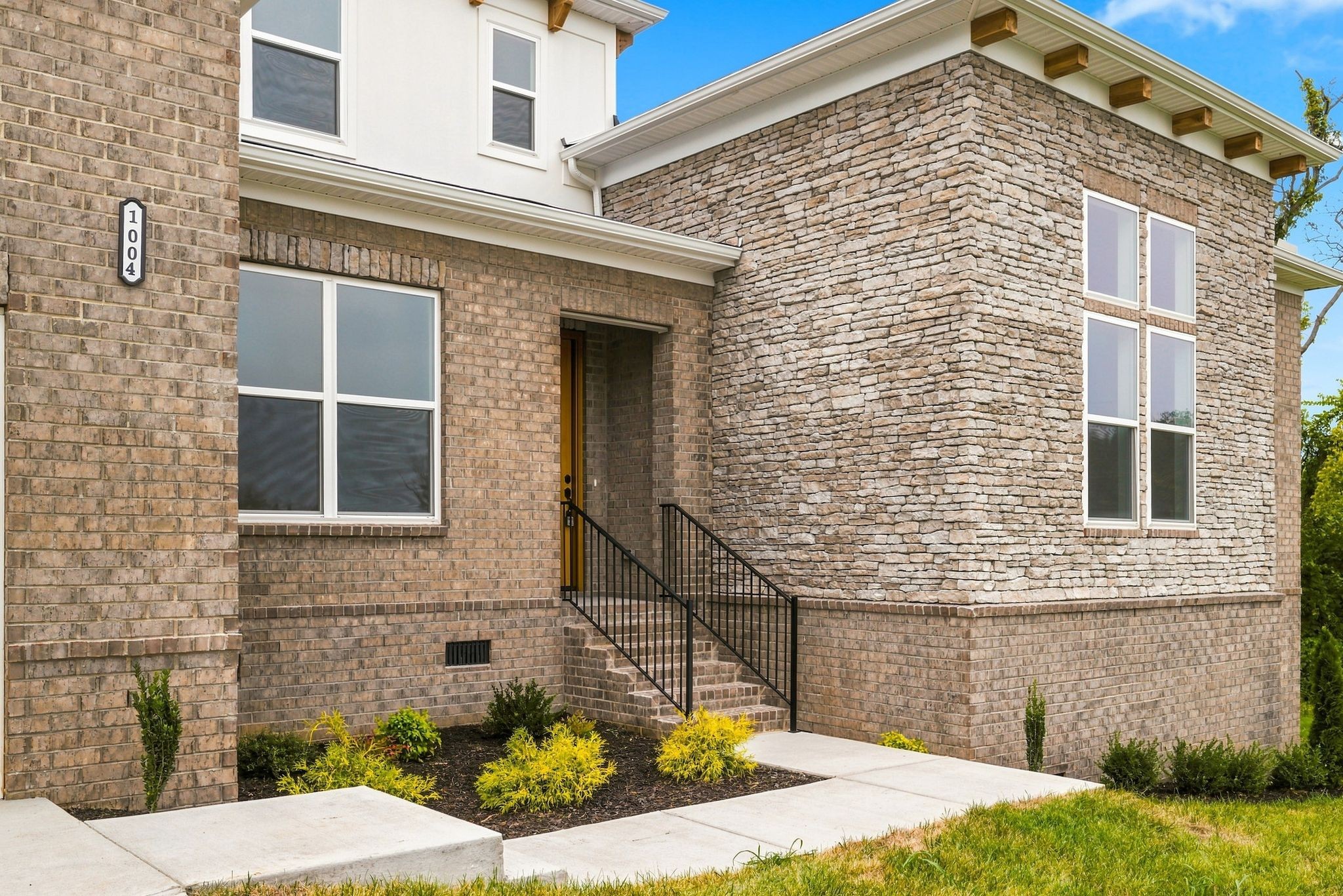 1004 Tiane Trail