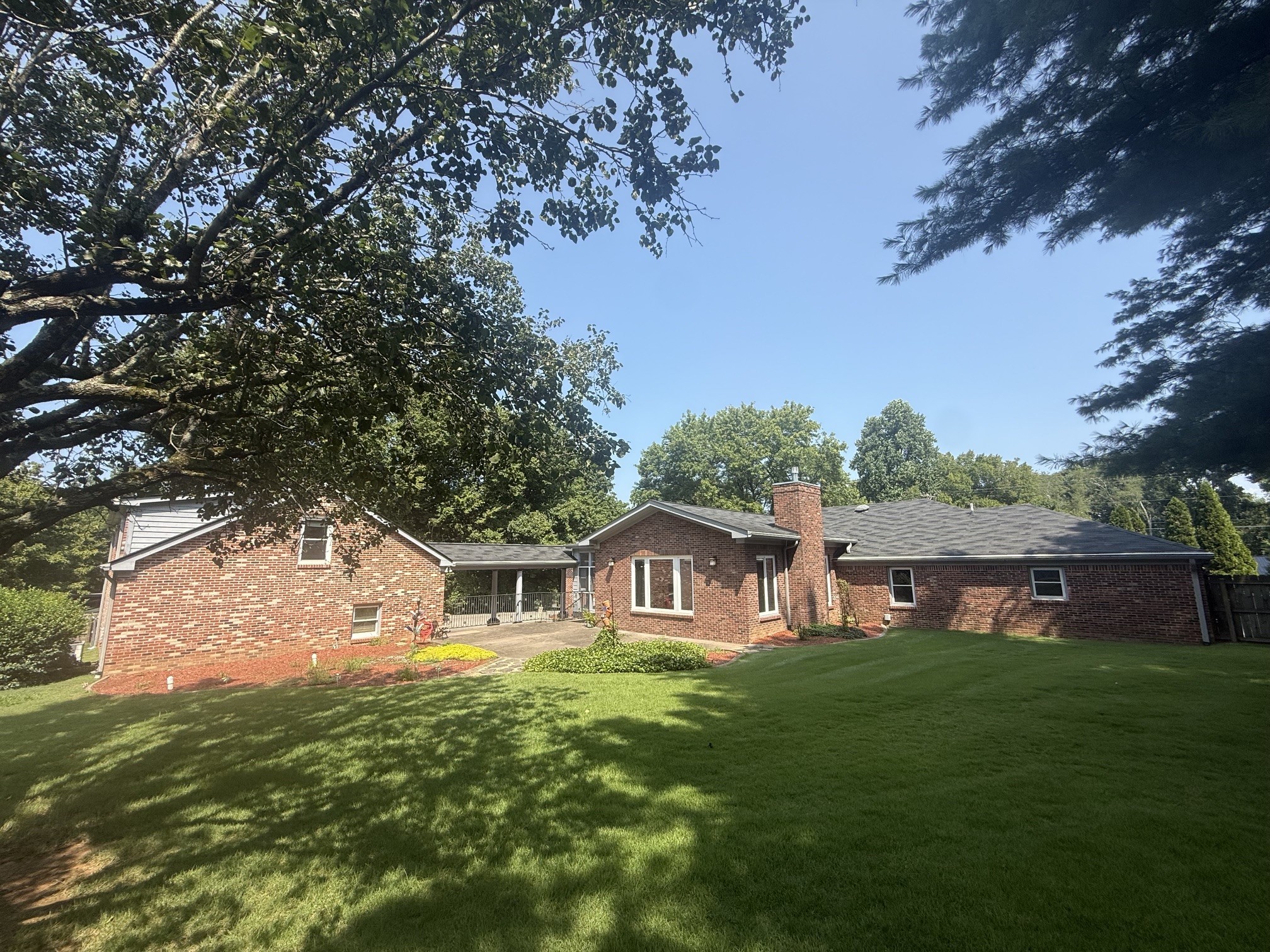 1206 Holly Hill Dr