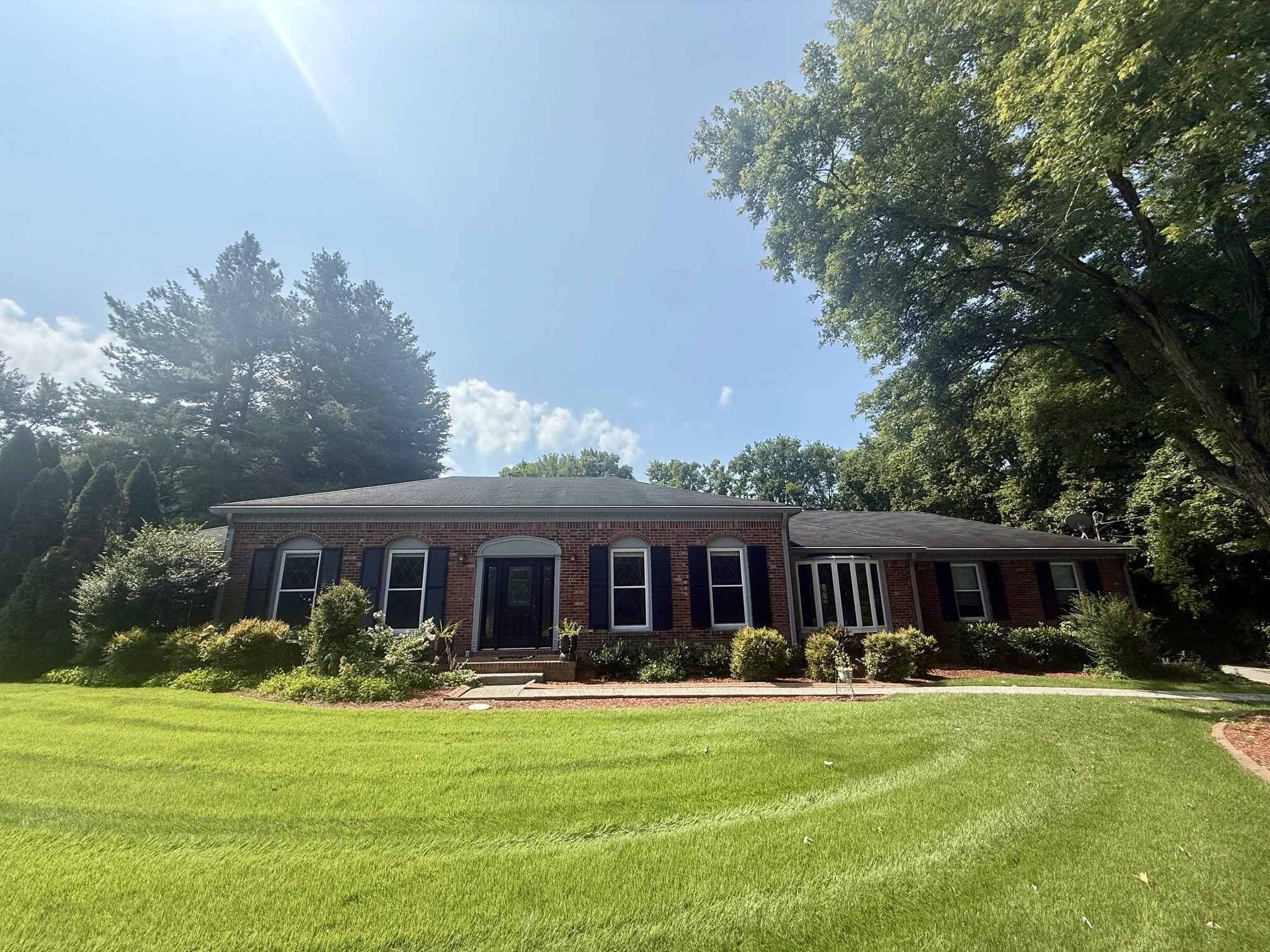 1206 Holly Hill Dr