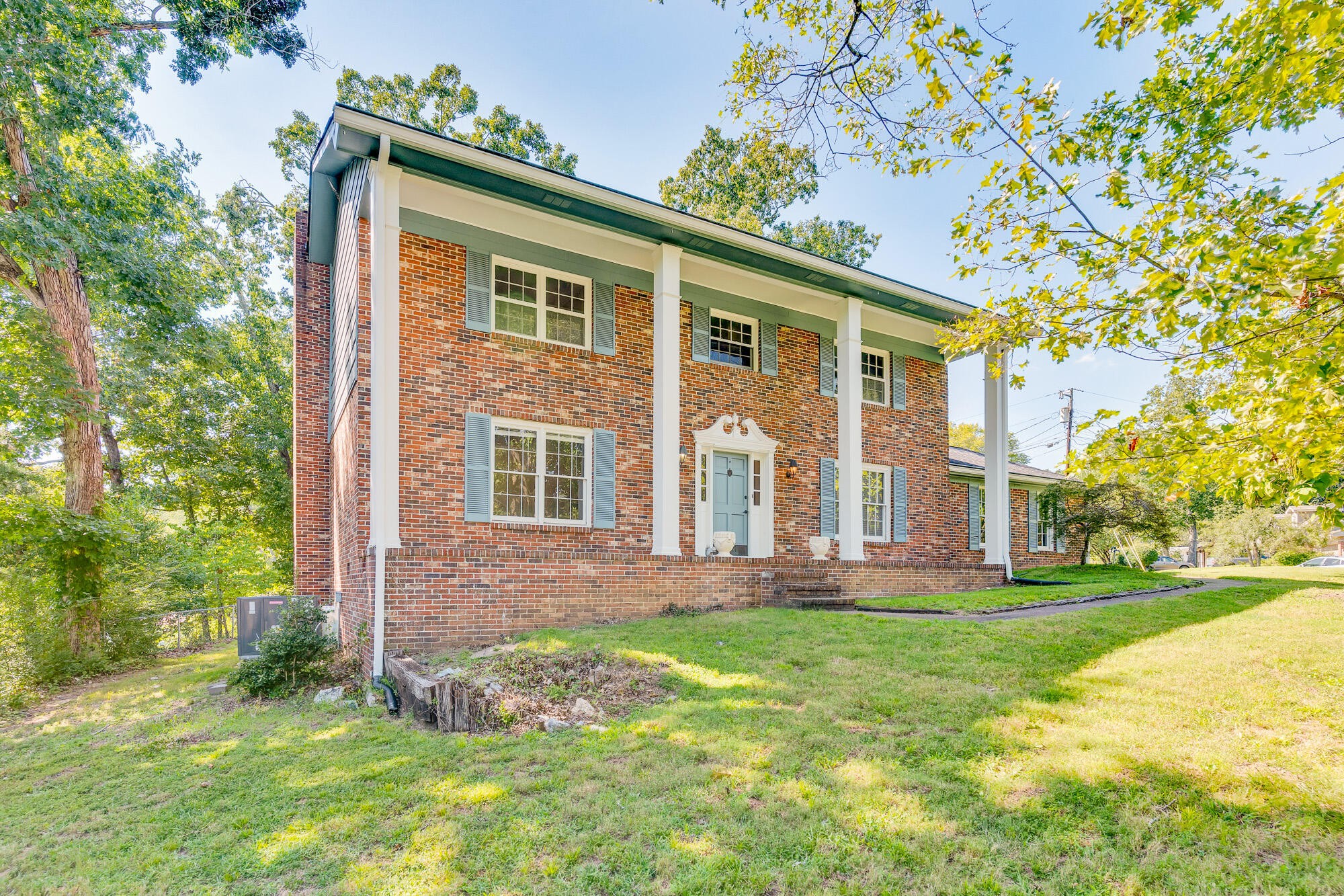 5661 Grayshore Lane