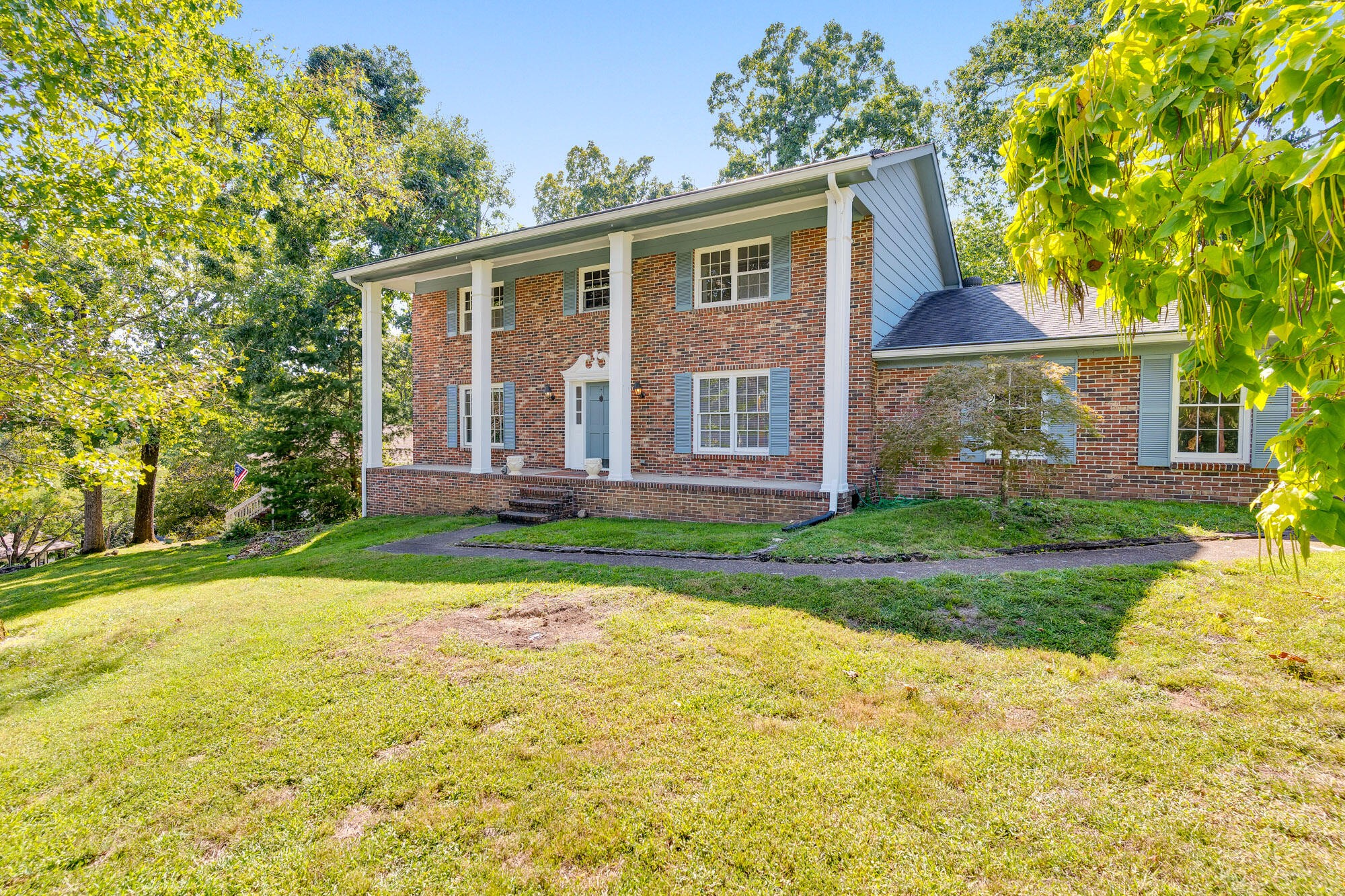 5661 Grayshore Lane