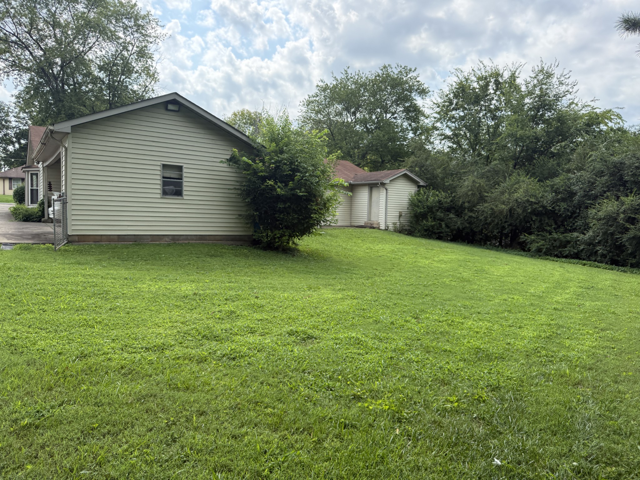 317 Pioneer Dr