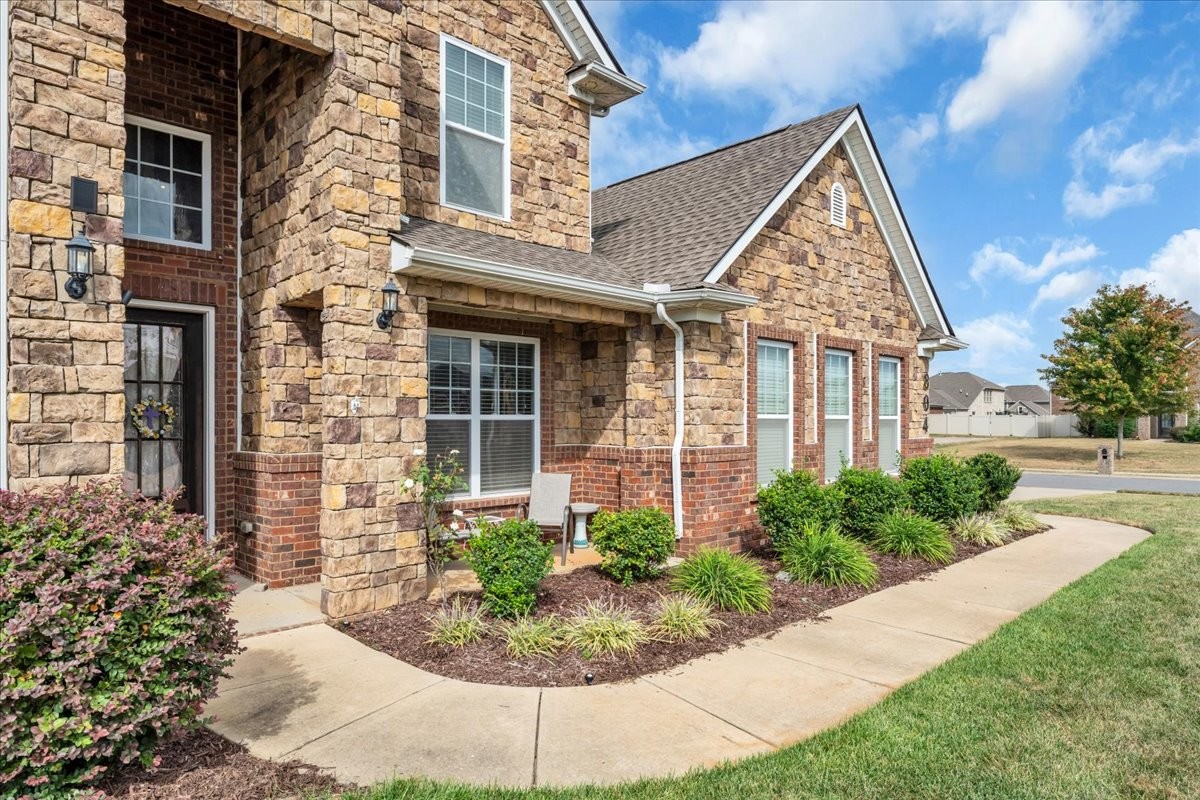 804 Topaz Dr