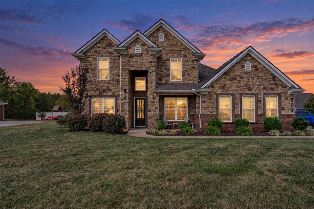 804 Topaz Dr