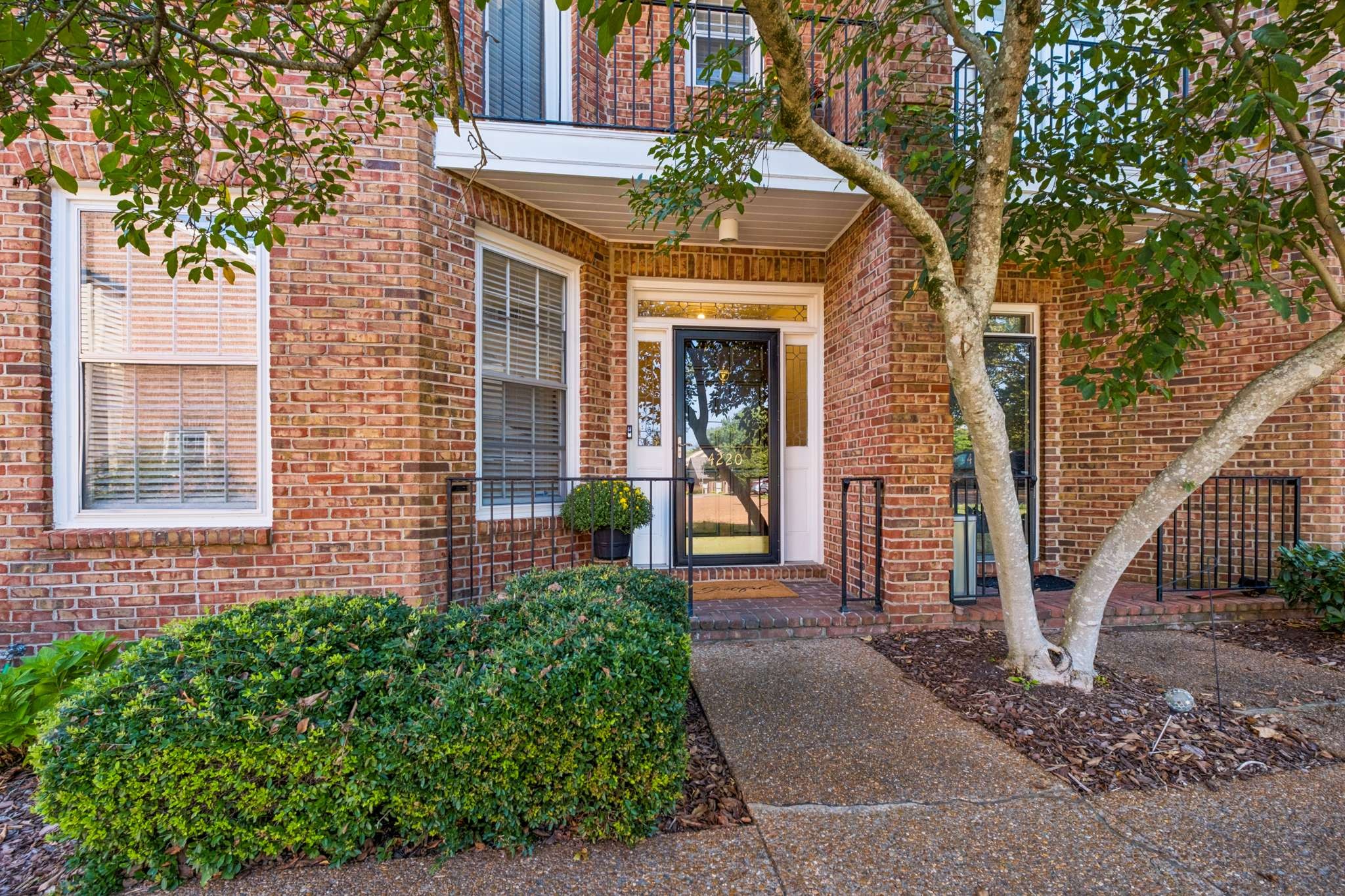 4220 Lone Oak Rd