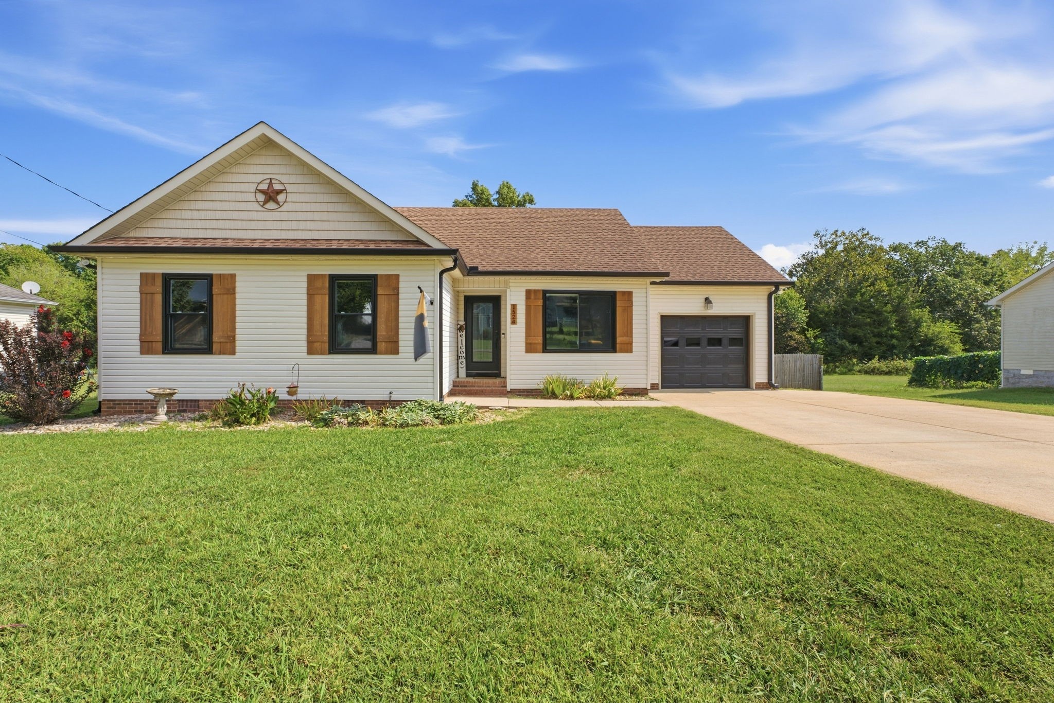 1524 Joanne Cir
