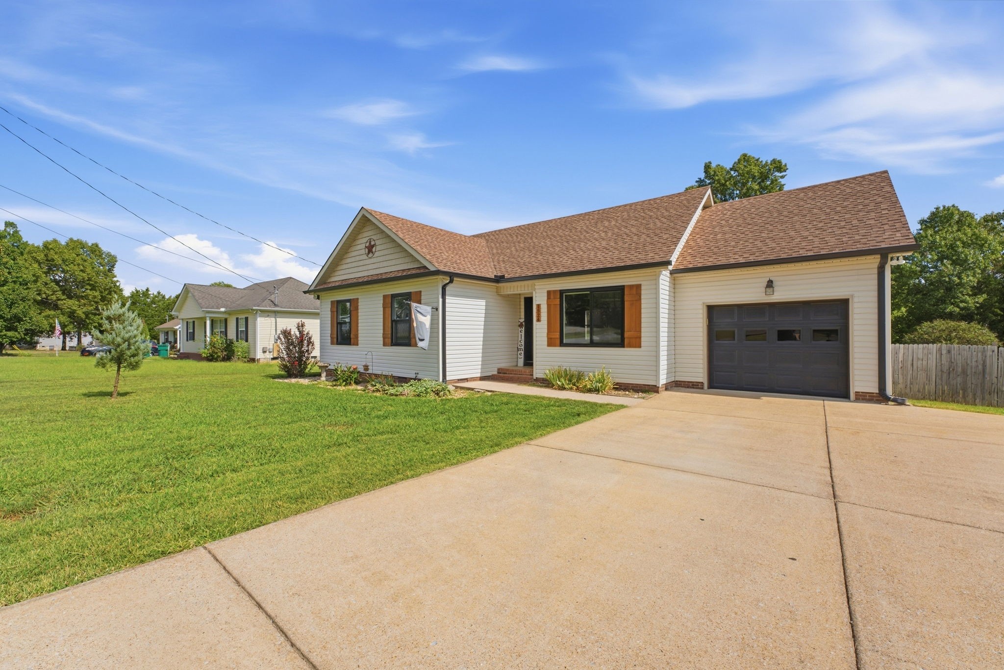 1524 Joanne Cir