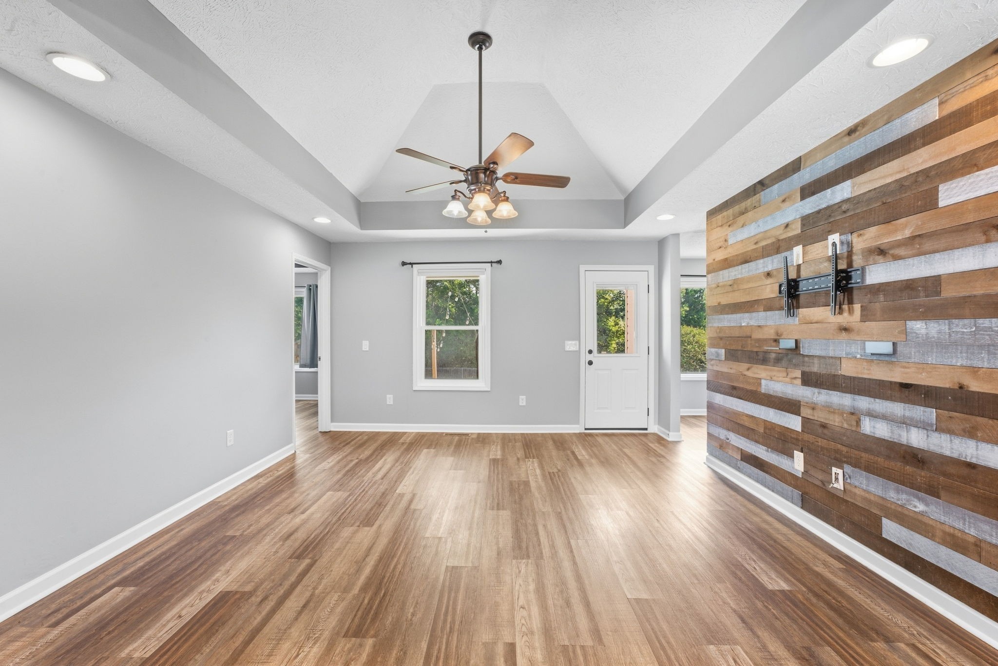 1524 Joanne Cir