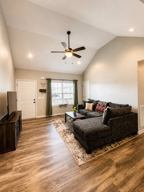 715 Caroline Ct