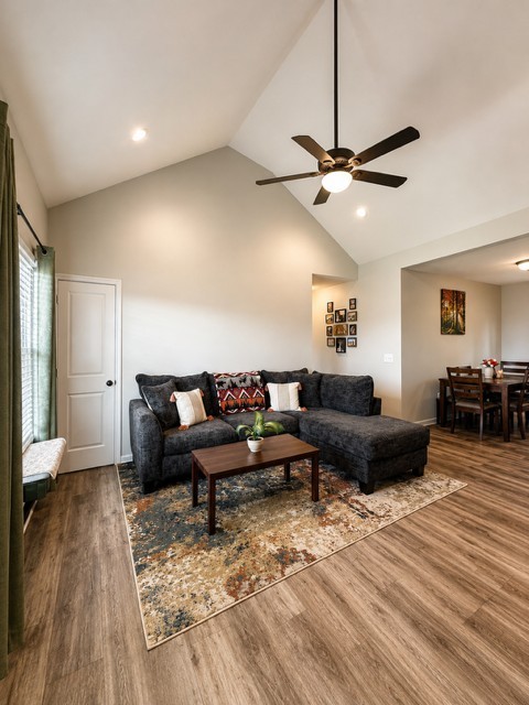 715 Caroline Ct