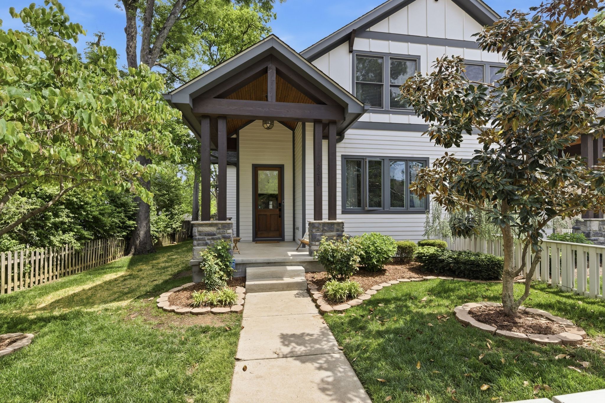 2210 Grantland Ave