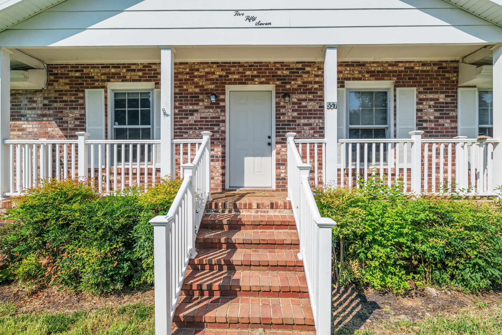 557 Castlegate Dr