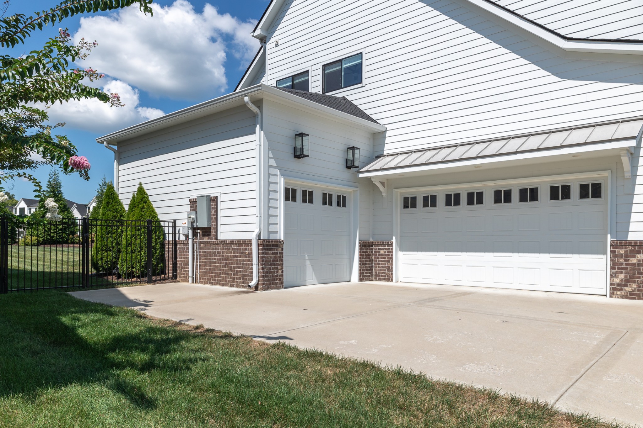 2127 Burgin Dr