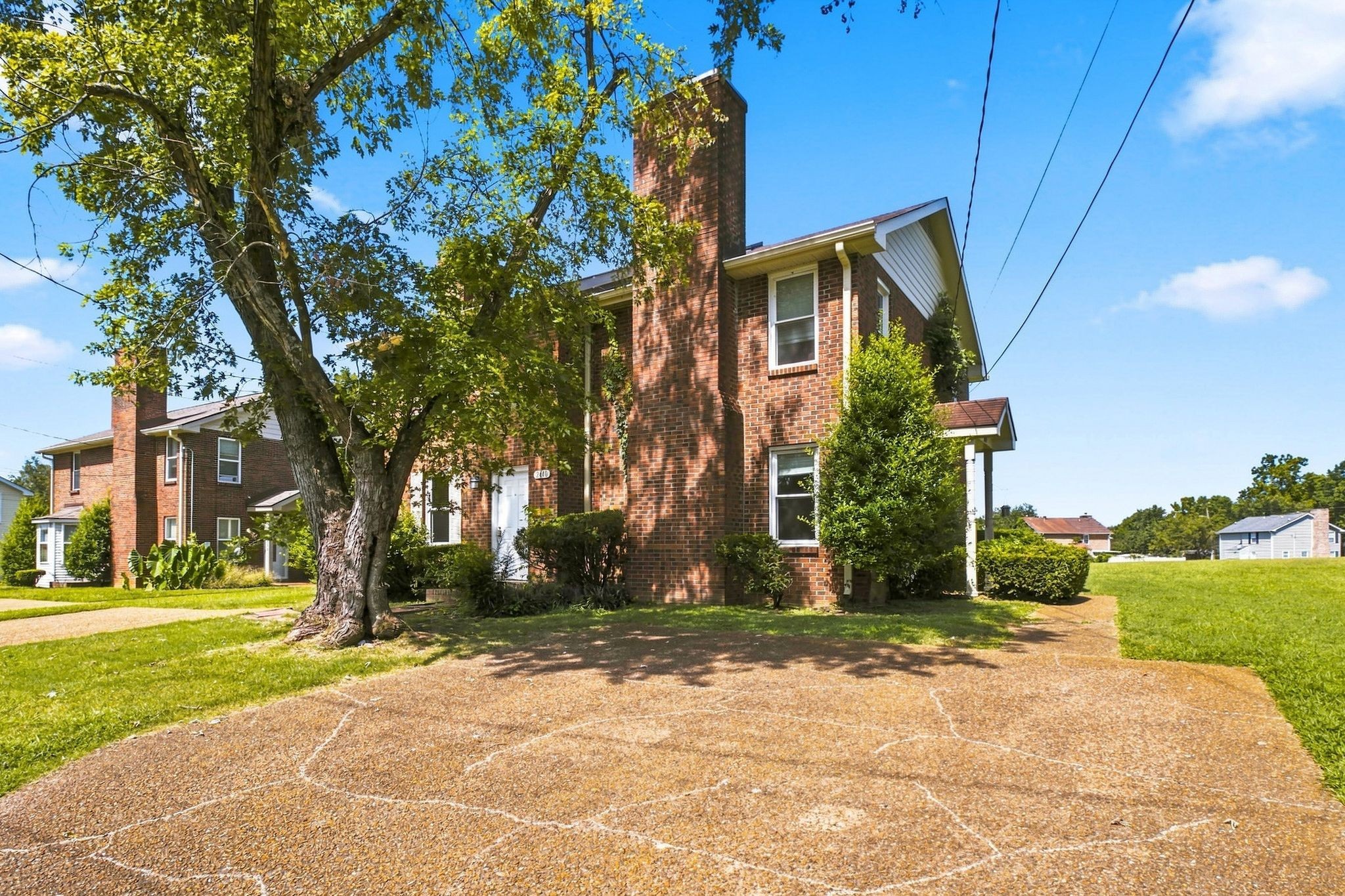 2440 Fairbrook Dr