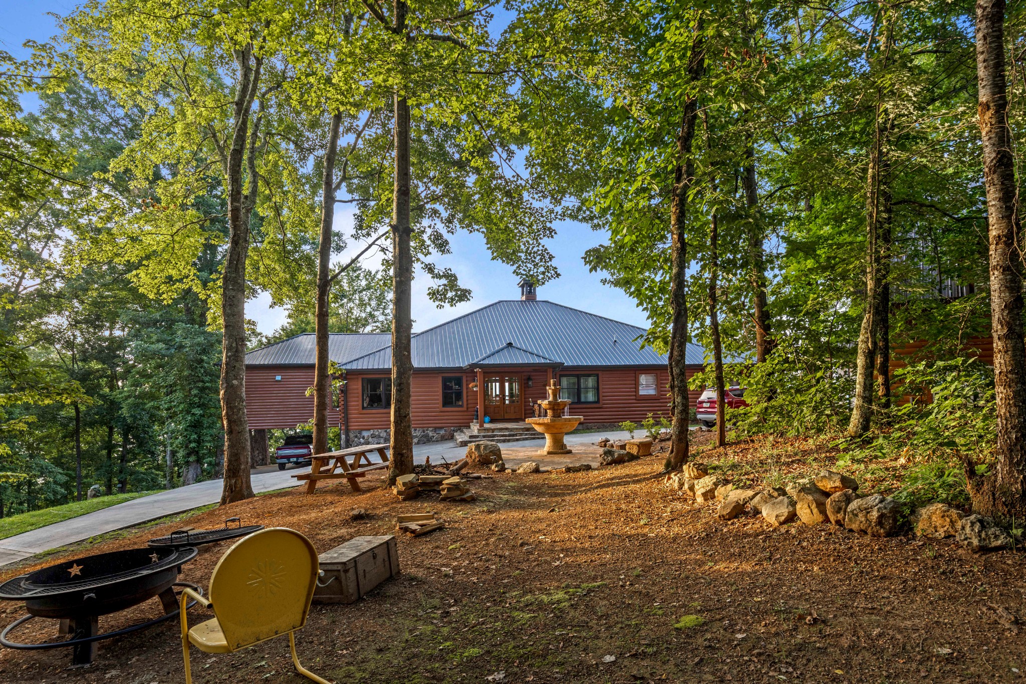 260 Lakeside Lodge Ln