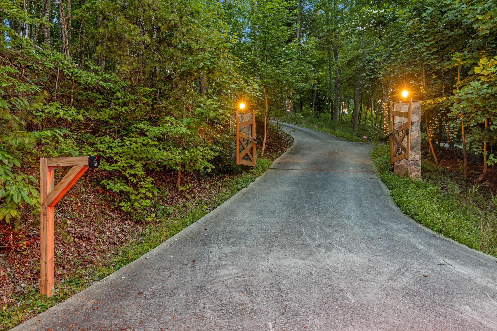 260 Lakeside Lodge Ln