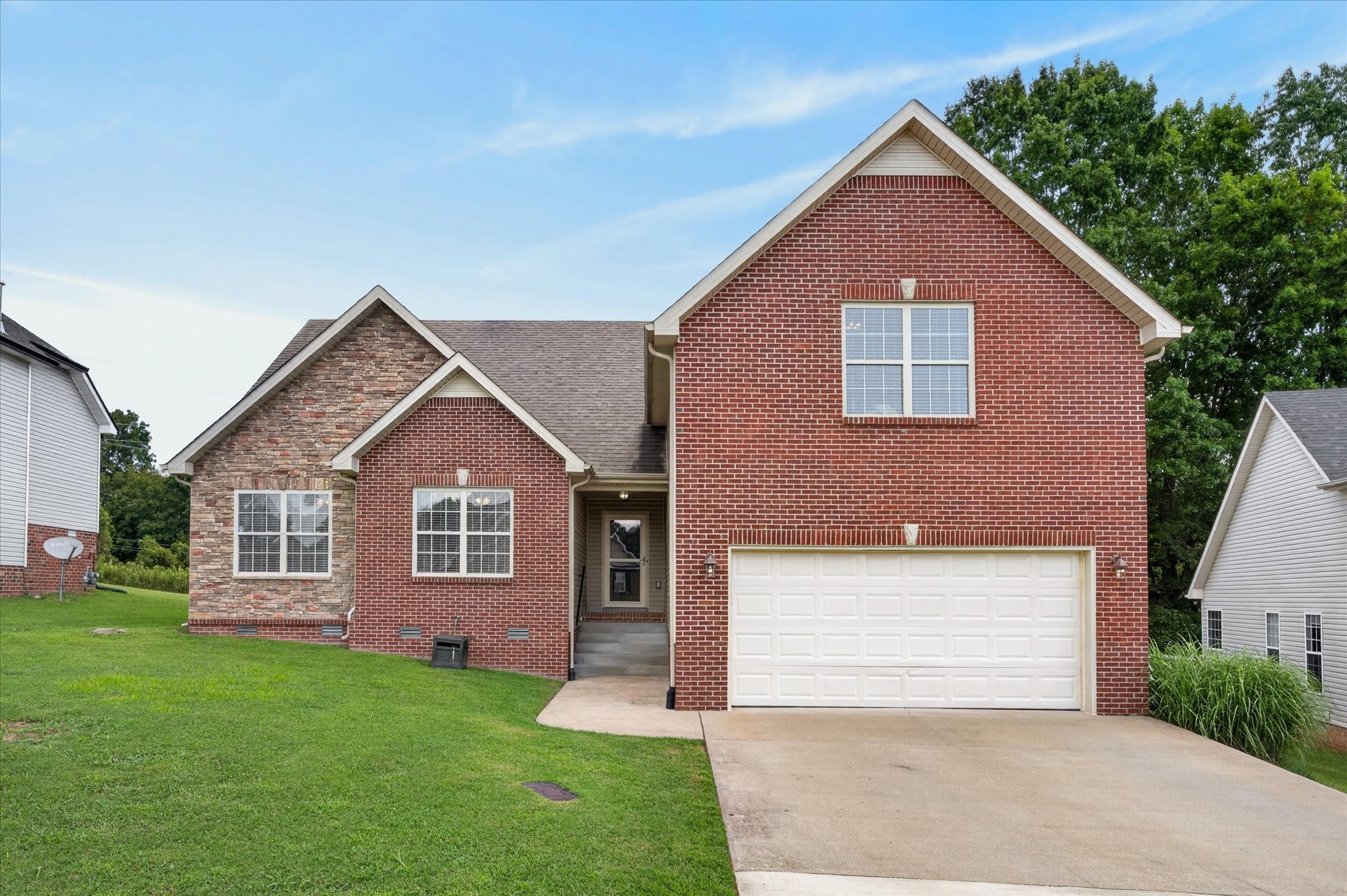 411 River Heights Dr
