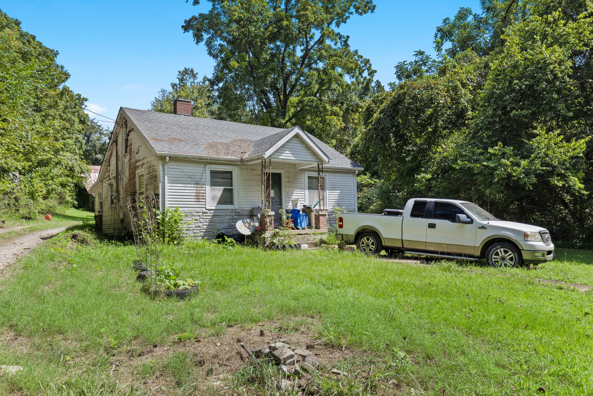 1318 Old Clarksville Pike